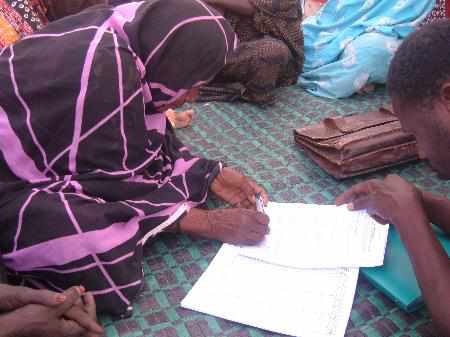 mujer escribiendo