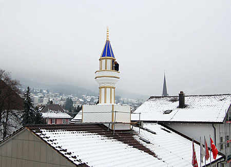 minarete de una mezquita en Suiza