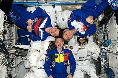 Los tres astronautas en la Estación Espacial