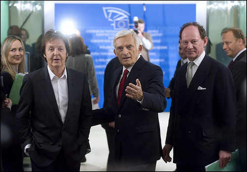 Paul McCartney, Jerzy Buzek y Edward McMillan Scott