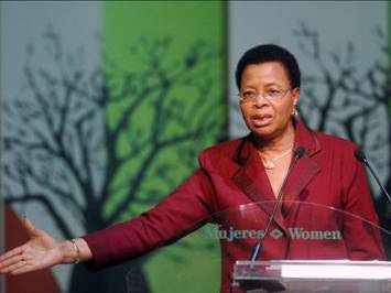 Graca Machel en el estrado