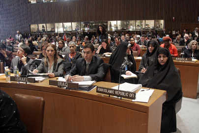 aspecto de la conferencia en primer plano mujeres con burka