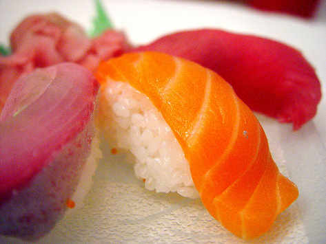 Un plato de sushi