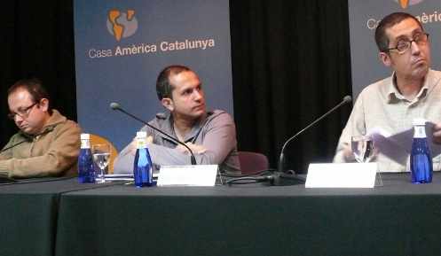 Los tres conferenciantes en Casa América Cataluña