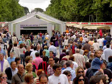 casetas de la Feria y mucho público