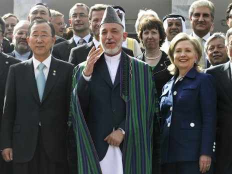 foto de los asistentes, Ban Ki-Moon, karzai y Clinton delante