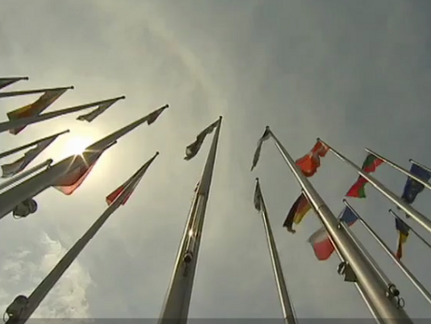 banderas europeas contra el cielo