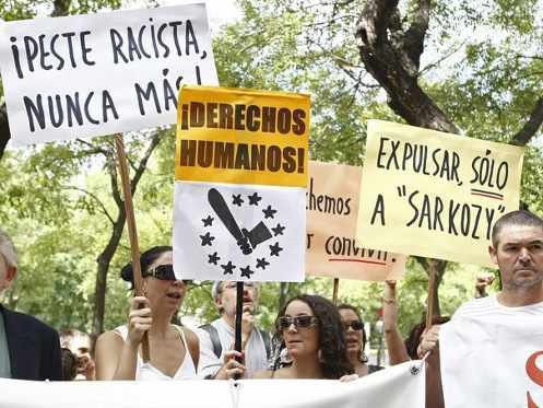 manifestantes con pancartas