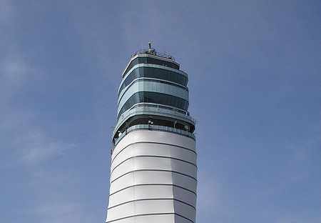 Torre de control del aeropuerto de Viena