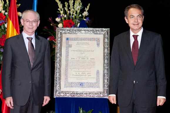 Zapatero entrega a Van Rompuy el premio del Foro Nueva Economía